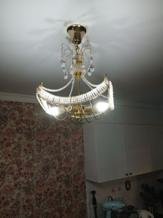 Продается Люстра