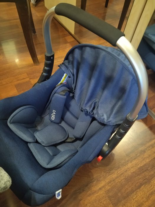 Децко столче за кола