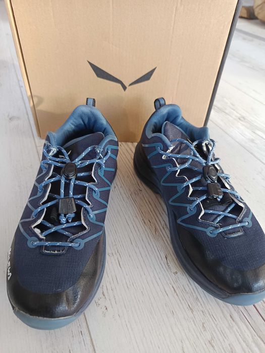 Туристически обувки Salewa номер 35
