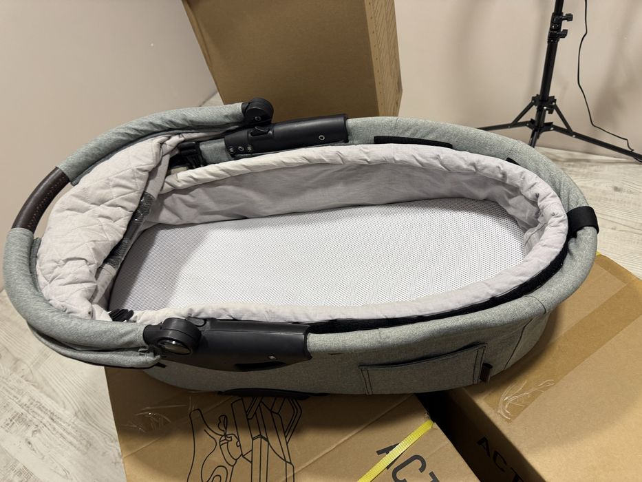 Кош за бебе, сив цвят, като  нов