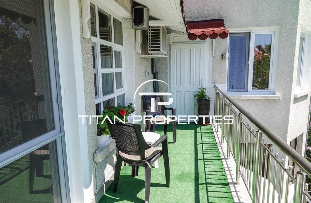 Дава се под наем Тристаен апартамент в Варна, Бриз - 200 кв.м за 825 € - Снимка #10