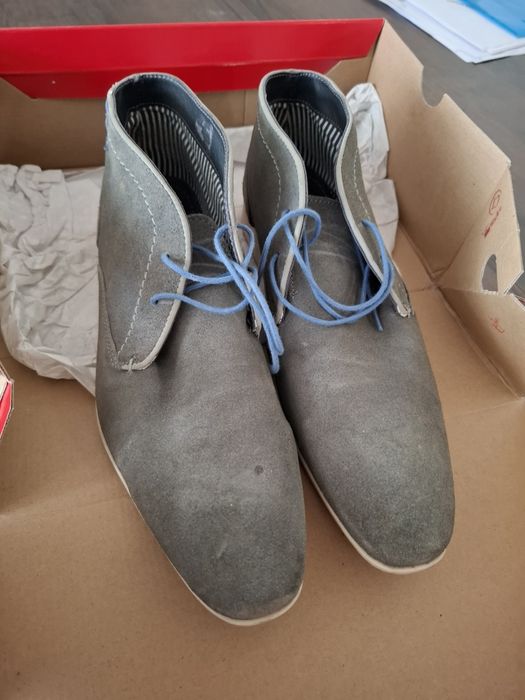 Продавам сиви обувки