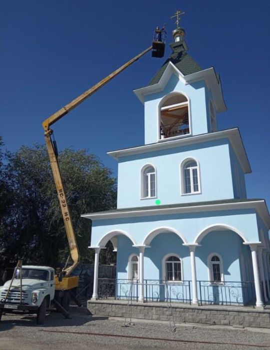 Пилим аварийные деревья