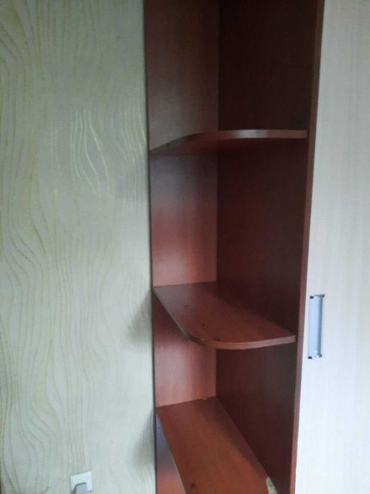 Шкаф на продажу  /