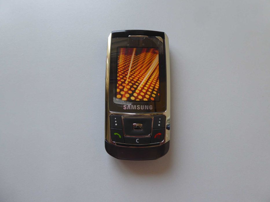 Телефон Samsung D900i