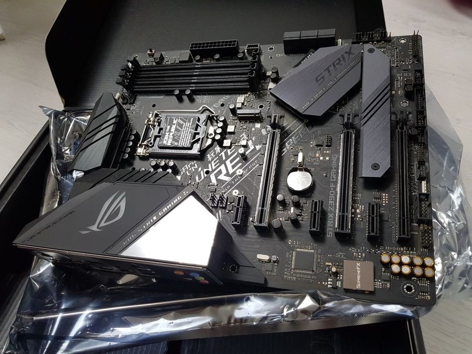 placa de baza asus rog strix z390 second hand si noi de vanzare