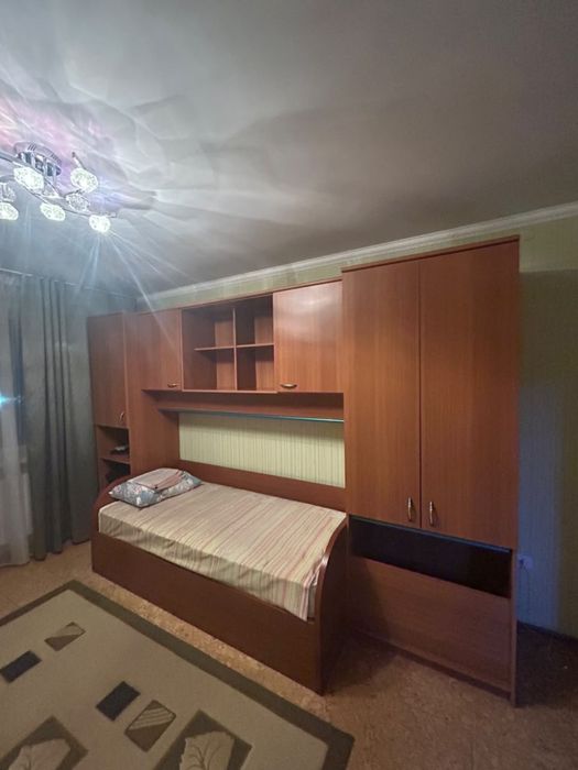 Стенка в детскую с кроватью