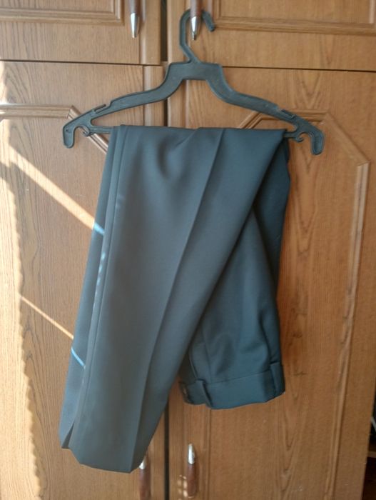 Costum 3 piese cu Pantofi pentru băieți, plus un papion la alegere.