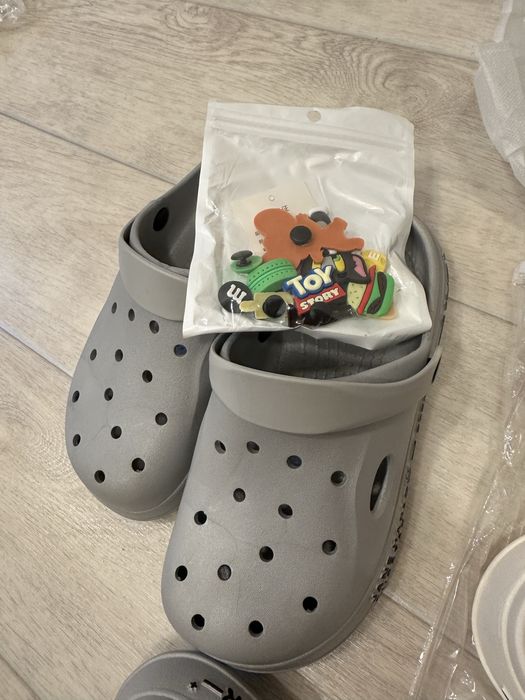 Кроксы новые продаю