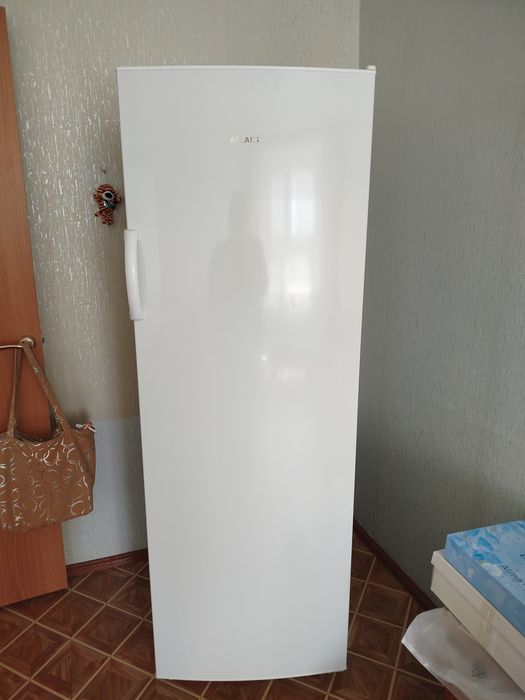 Продам морозильную камеру