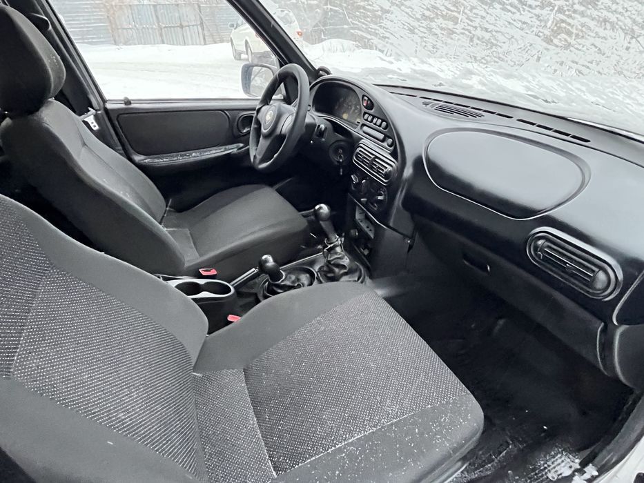 Шевролет Нива 2011 года