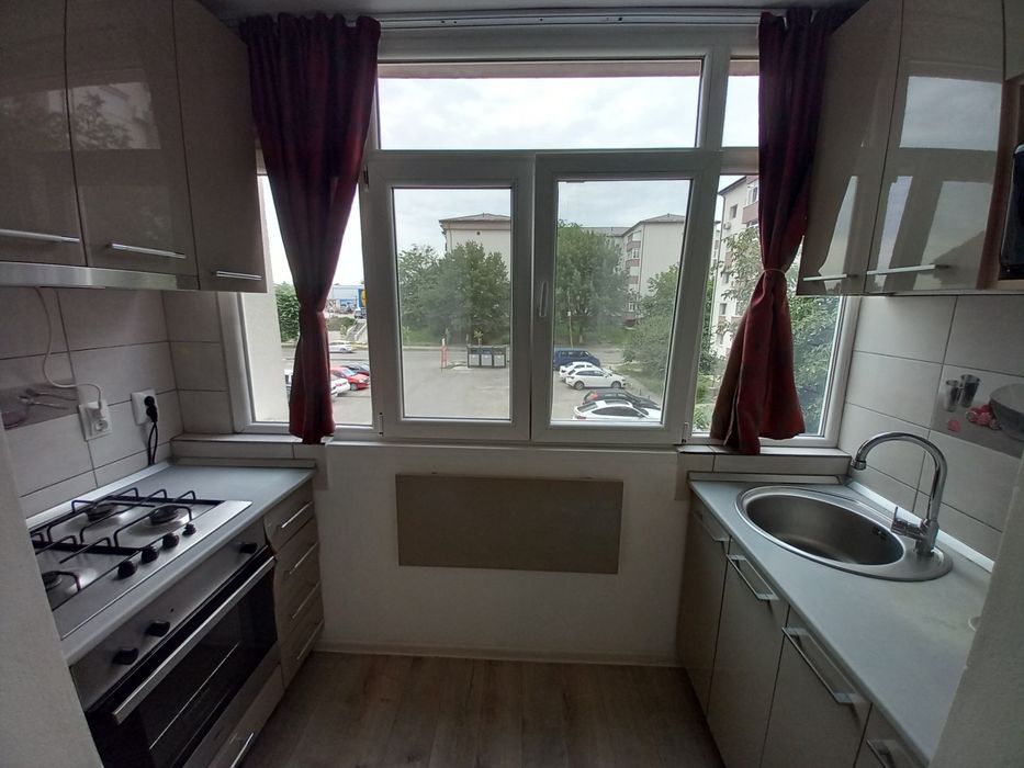 Închiriez apartament
