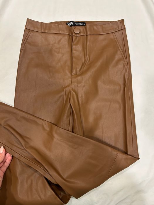 Дамски кафяв кожен панталон Zara