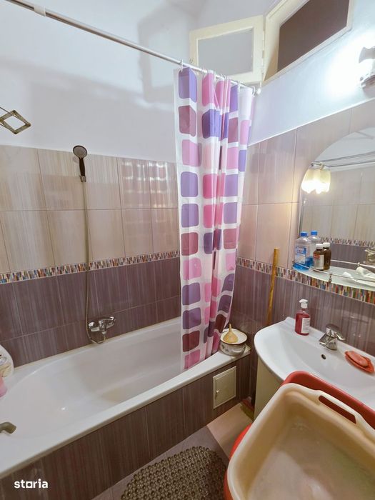 Vanzare apartament 3 camere Su 84 mp Razoare blocurile rusesti etaj 3