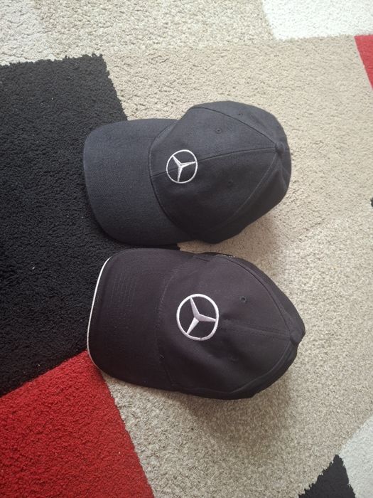 Șapcă Mercedes  o singura marime.