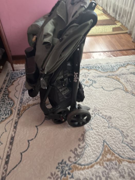 Продается детская коляска Joie