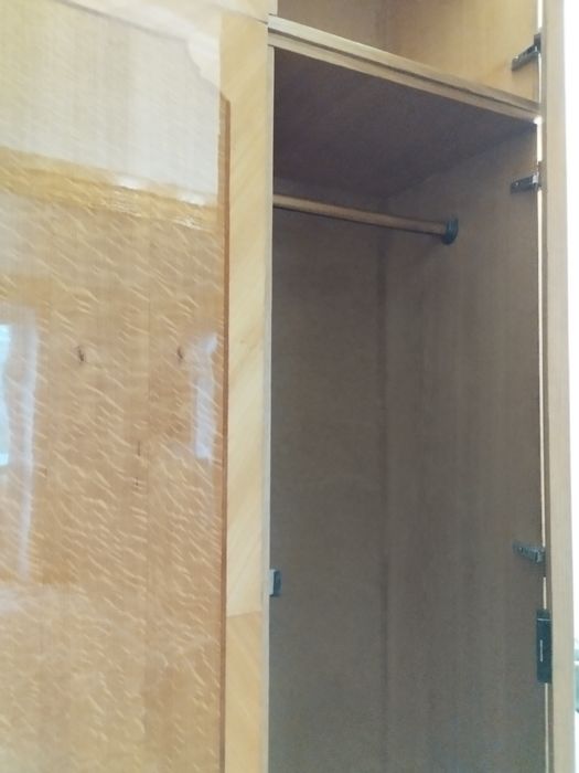 Продам прихожую  20000