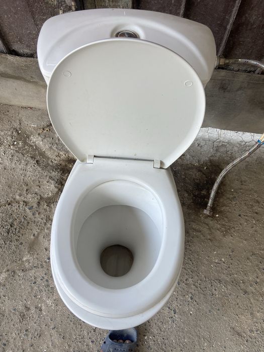 Бесплатно отдам унитаз
