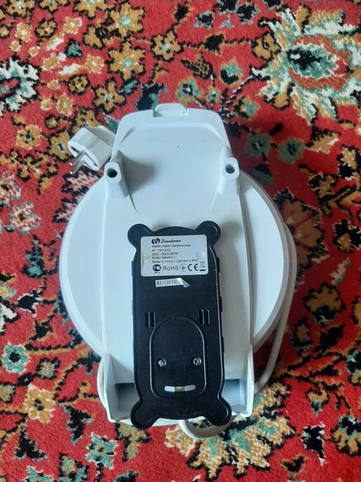 Продам электрическую вафельницу