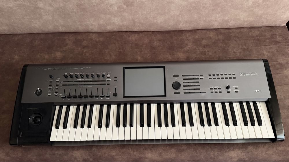 KORG  KRONOS 1 (2011)