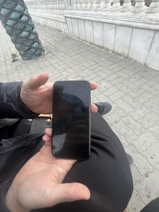 Айфон 11.         .