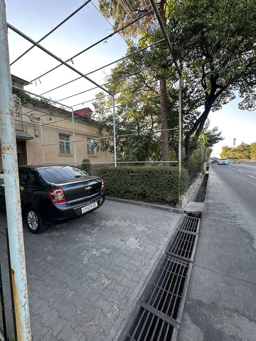 Уч тепа туман Бешкайрагоч махалла 6 сотх 10 хона срочний сотлад