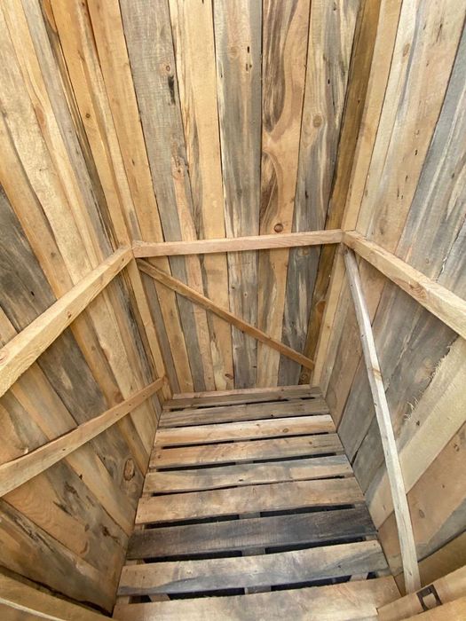 Продам деревянный туалет и душ