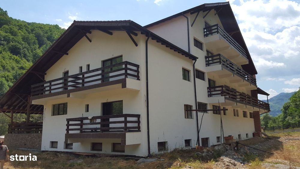 Pensiune / Hotel in Voineasa si 11 561 mp teren intravilan