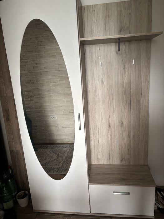 Vand mobilier pentru hol