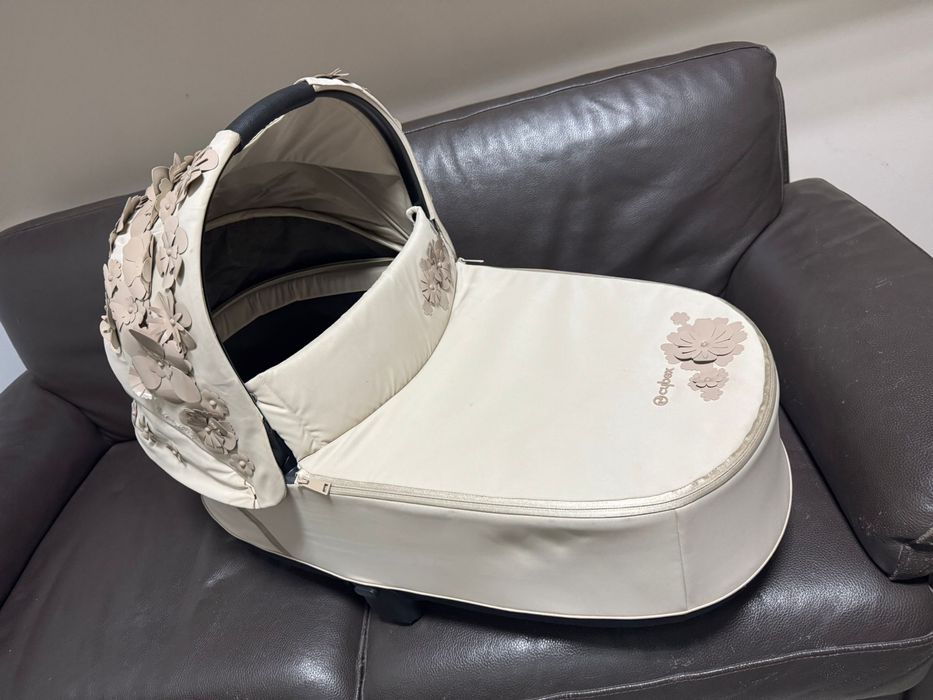 Кош за новородено cybex priam / e-priam lux simply flowers nude beige