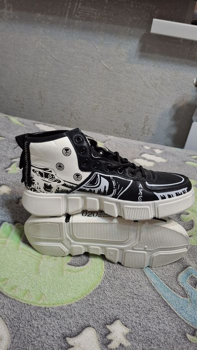 Кроссовки новые.