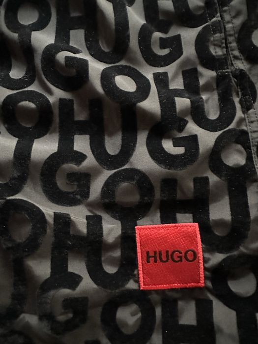 Мъжки,черни,шушлекови шорти Hugo BOSS с вътрешна мрежеста подплата