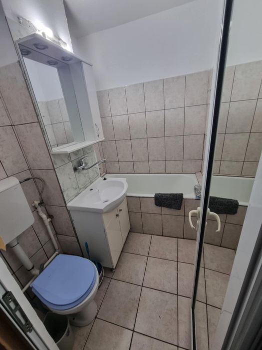 Închiriez apartament la ciocârlia E1