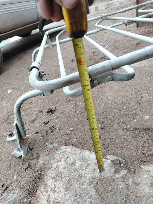 Автомобильный стальной багажник.