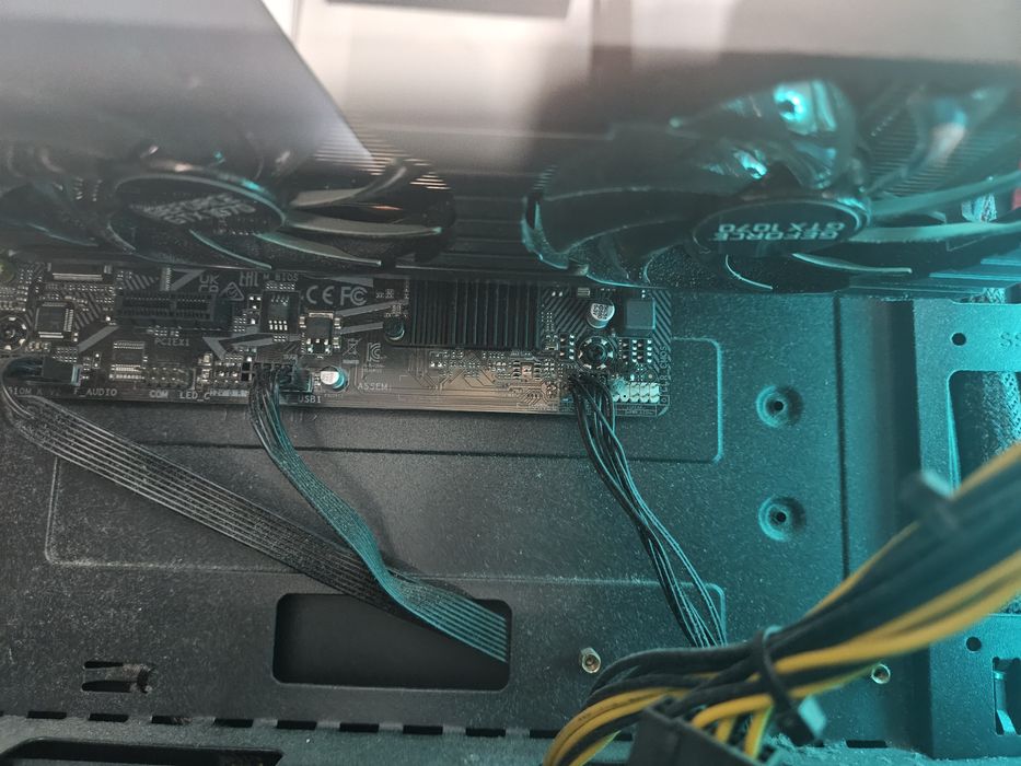 Vand Pc Gaming sau schimb cu laptop.