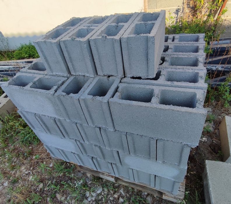 Bolțari de beton pentru zidărie și stâlpi