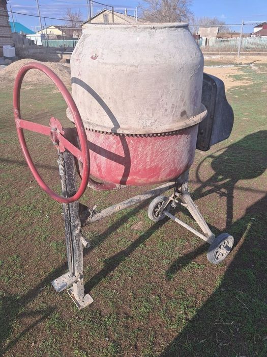 Продам бетономешалку Алтеко 200л