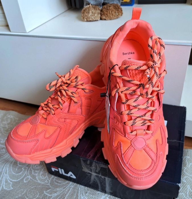 Sneakers, adidasi Bershka