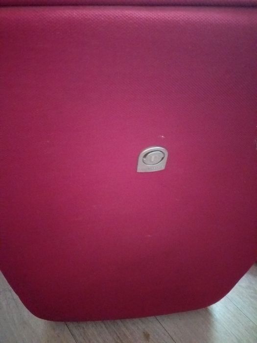 Продам чемодан большой