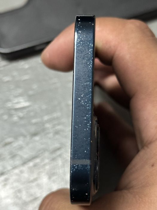 Продам IPhone 13