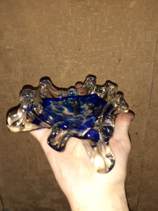 Продам стеклянную пепельницу