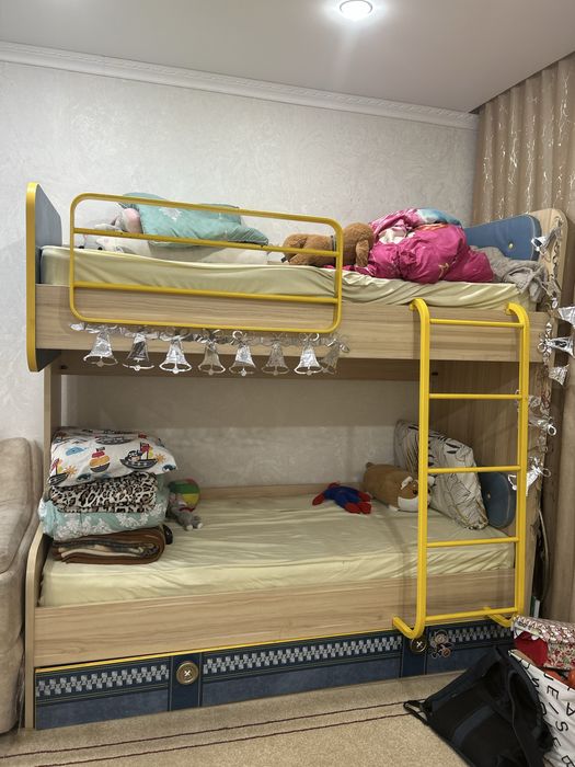 Двухъярусная кровать