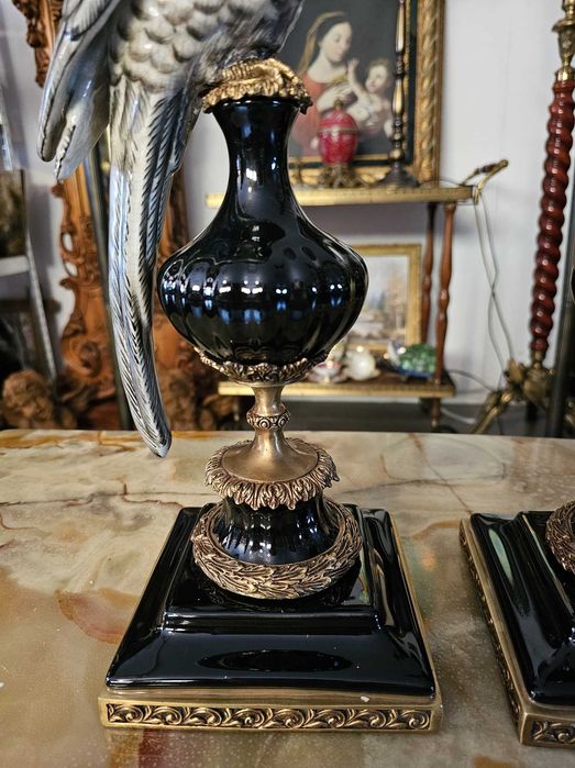 Pereche de sfesnice din porțelan cu ornamente din bronz,