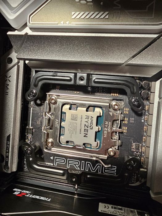 Продам процессор Ryzen 5 7600X