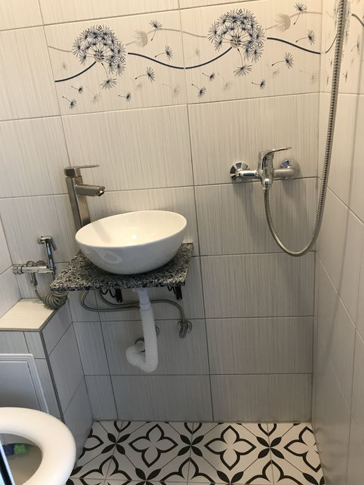 Particular inchiriez camera de camin facuta garsoniera