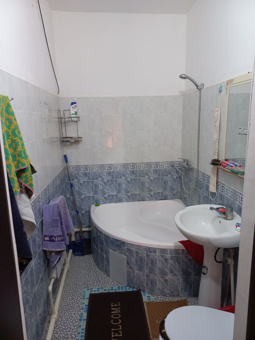 Когон бекларда барча кулайликларга эга 2 сотикли катеж сотилади.