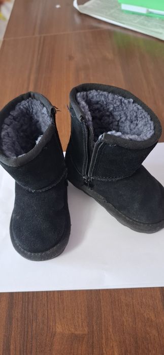 Продам детскую обувь