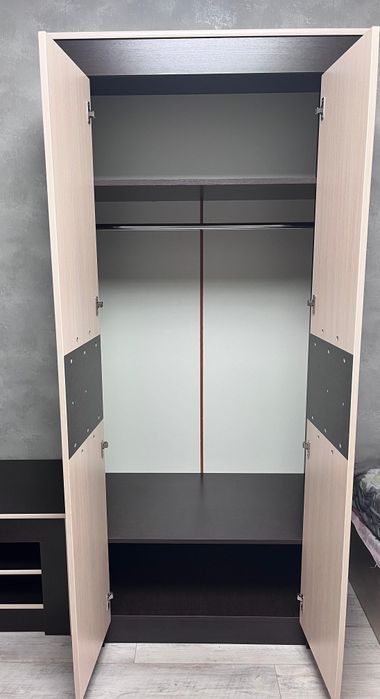 Шкаф плательный с полками