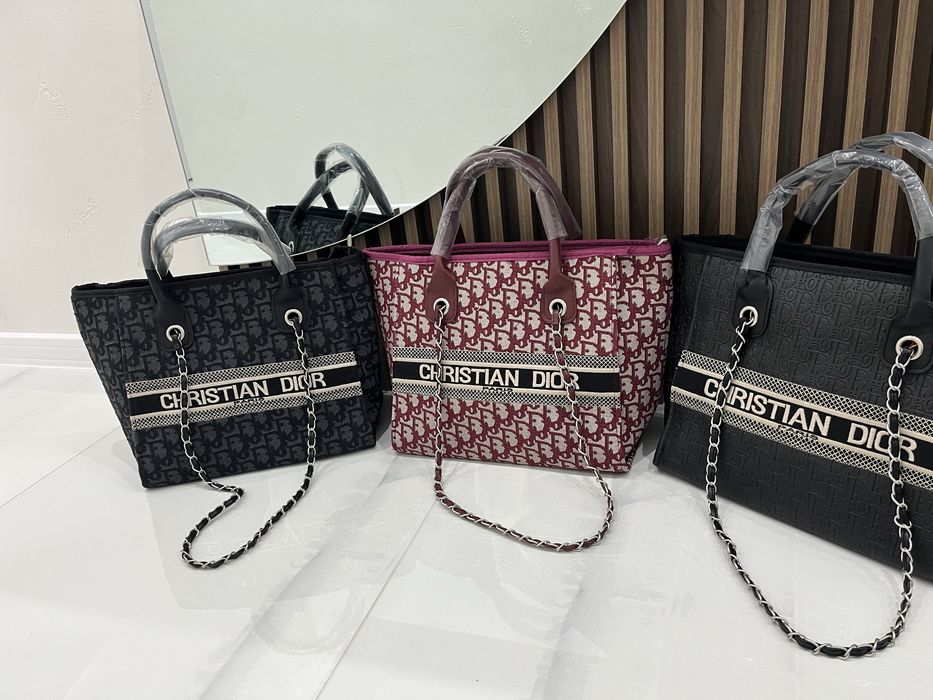 Различни брандове  малки и големи чанти