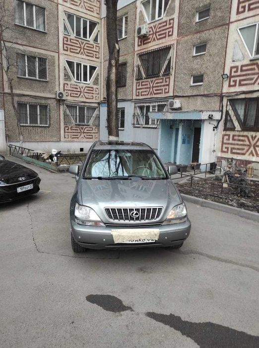 автомобиль Лексус RX300